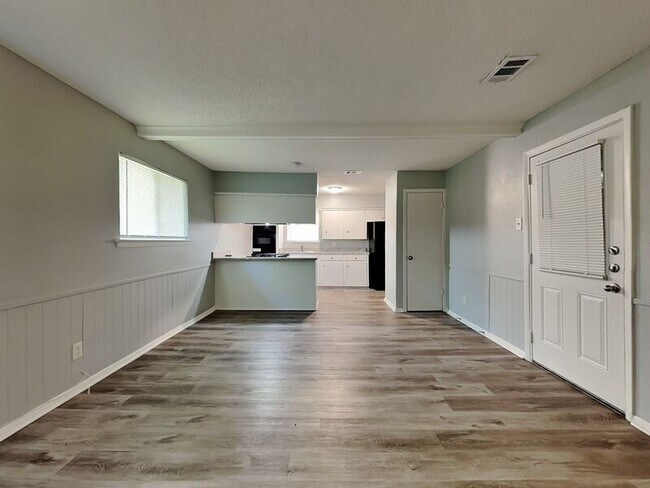 Foto del edificio - 1525 Gardenside Dr