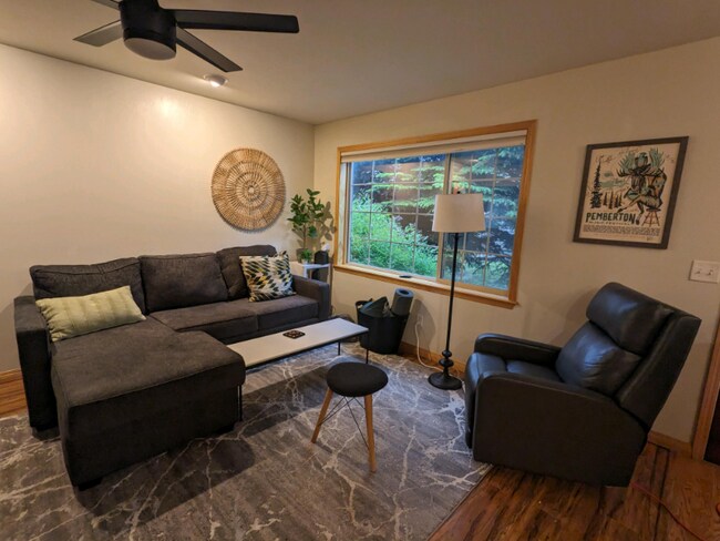 Foto del edificio - 2938 Warbler Way