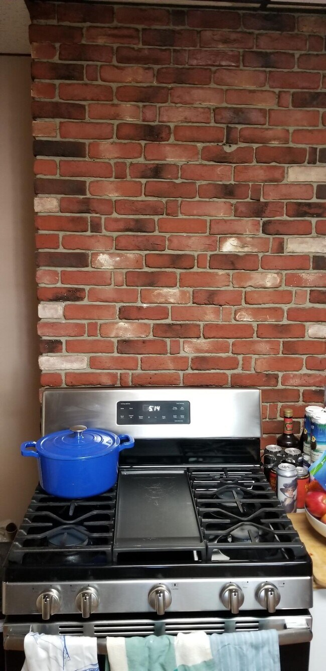 Gas stove w/griddle - 37 W Water St