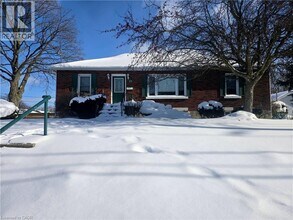 Building Photo - 89 Elgin St N