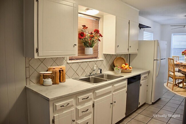 Building Photo - 2808 Bent Tree Ln