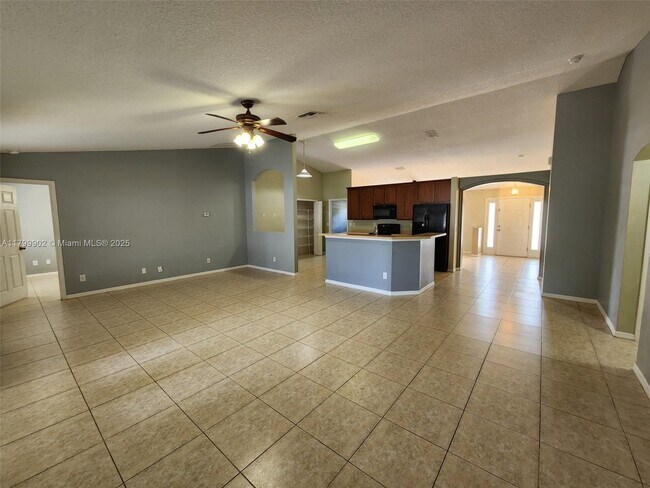 Foto del edificio - 316 SW Kestor Dr