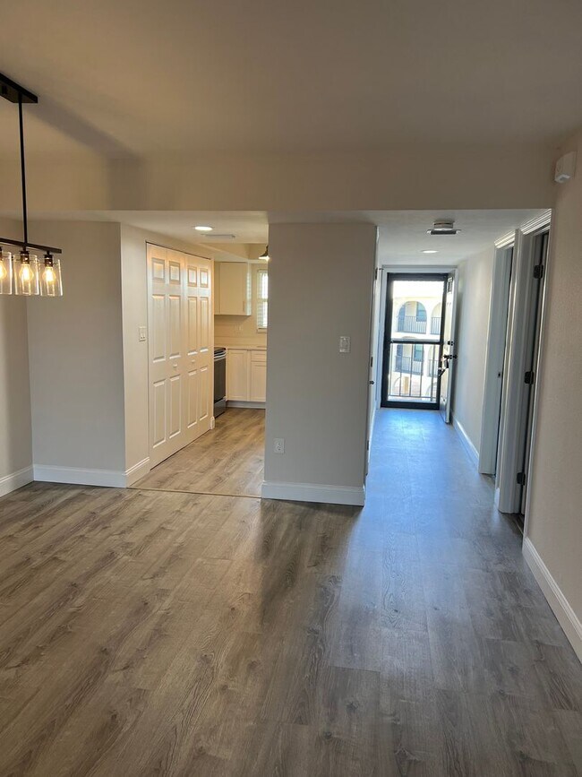 Building Photo - 14459 River Beach Dr