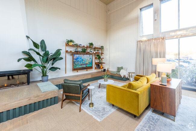 Leasing Office - Tamarack Creek