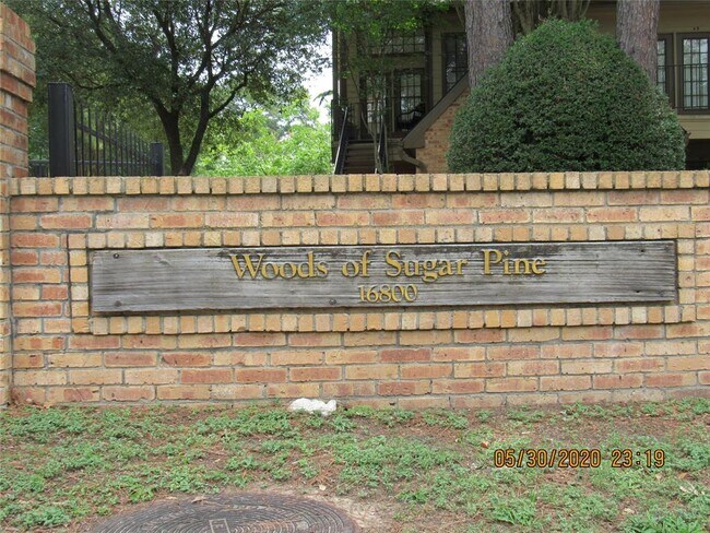 Foto del edificio - 16800 Sugar Pine Dr