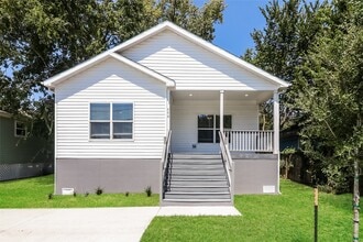 Building Photo - 774 Dillard St