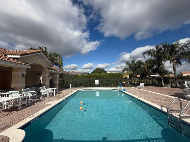 Foto del edificio - Exquisite 4-Bedroom, 3- Bathroom Home