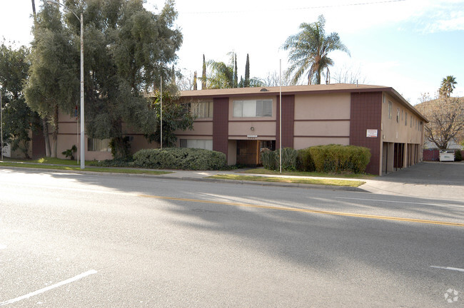 Building Photo - Parkwood Apartments