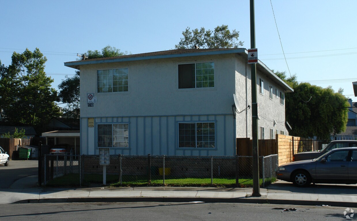 Primary Photo - 1740 Rock Springs Dr