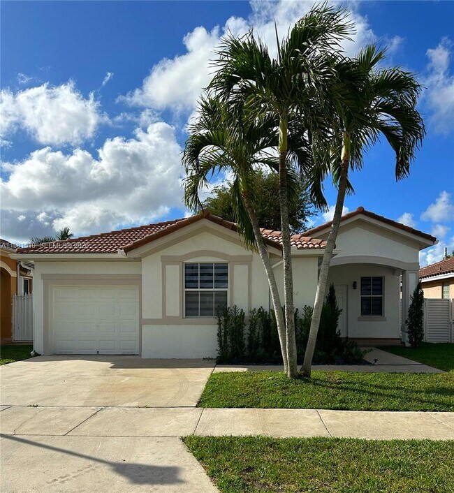 Foto del edificio - 8052 NW 198th St