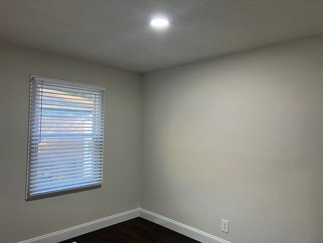 Foto del edificio - RENOVATED 3 Bd 1 Ba Home In University Park