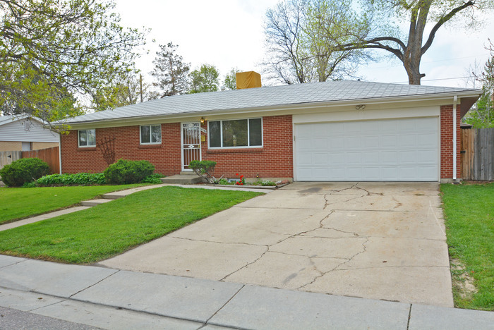 Foto principal - Arvada West Remodeled Ranch 4 bd, 3 bath