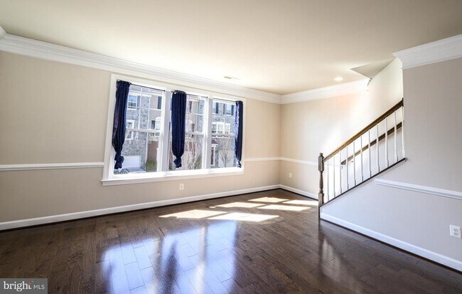 Building Photo - 105 Lantana Ln