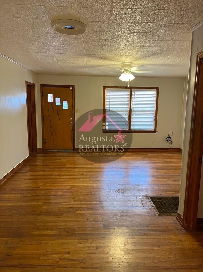 Foto del edificio - 1623 Woodruff Ln