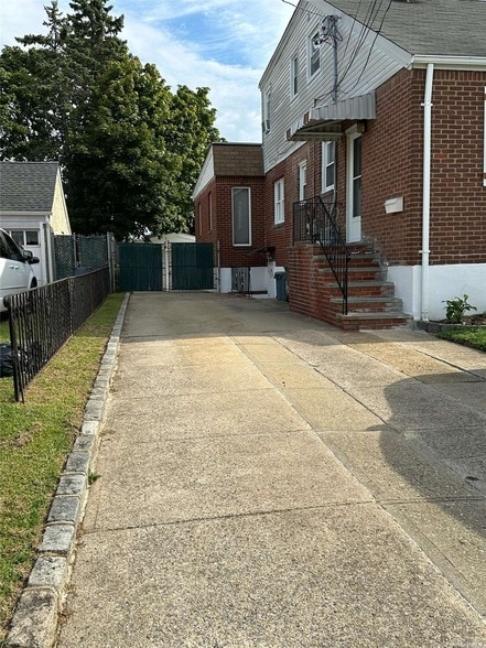 Building Photo - 14 Althouse Ave