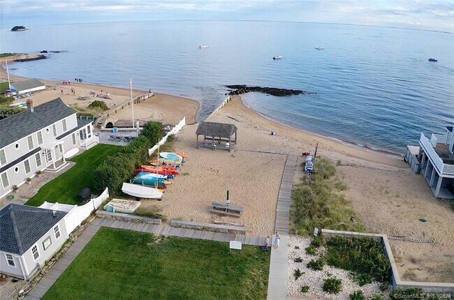 Foto del edificio - 140 Overshore Dr E