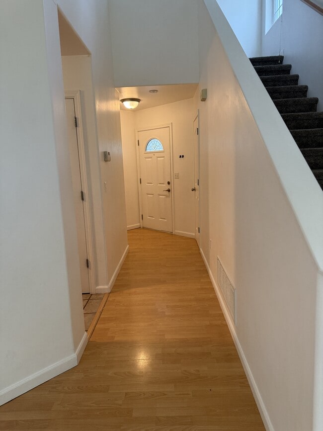 Building Photo - 4674 Mainsail Ave