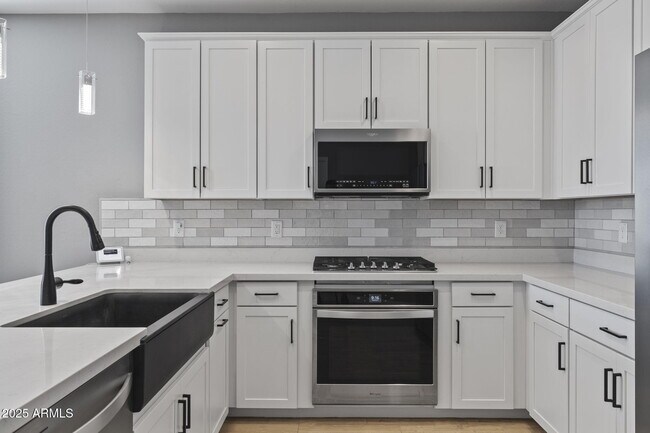 Foto del edificio - 17350 W Alexandria Way