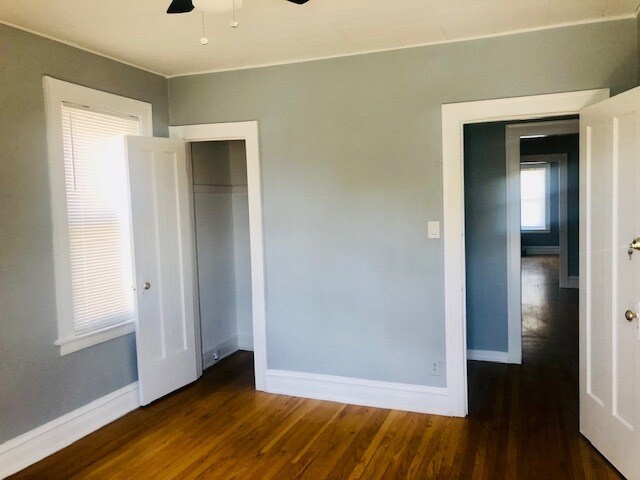 Foto principal - 5731 W Montrose Ave