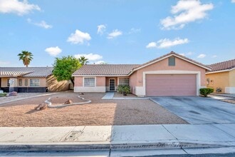 Building Photo - 5321 N Padero Dr