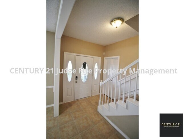 Building Photo - Updated 2-Story 3/3/2 in Duncanville For R...