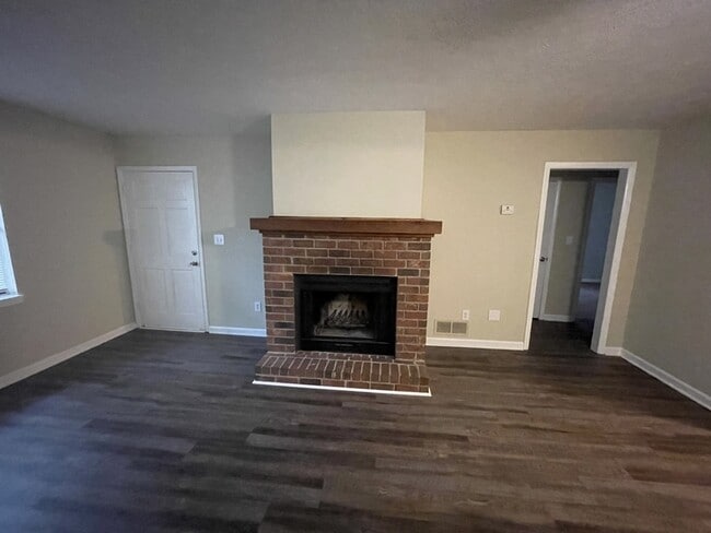 Foto del edificio - 1060-1062 Sourwood Ct