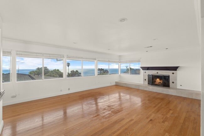 Foto del edificio - 7206 Crest Rd