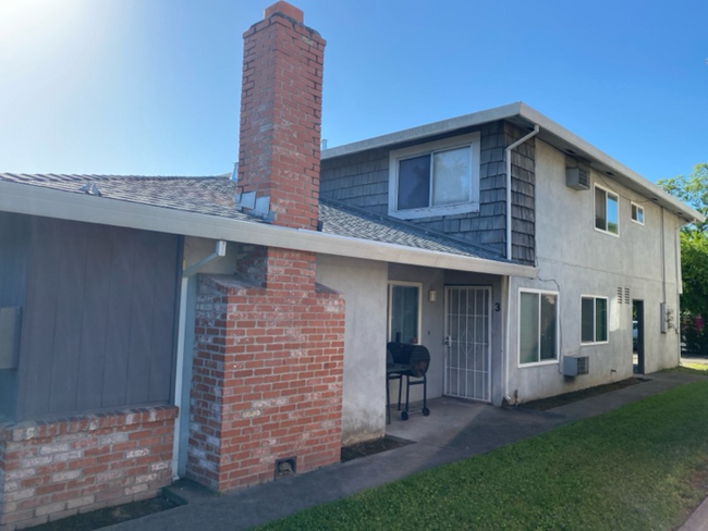 Building Photo - 1 Bedroom Town Home