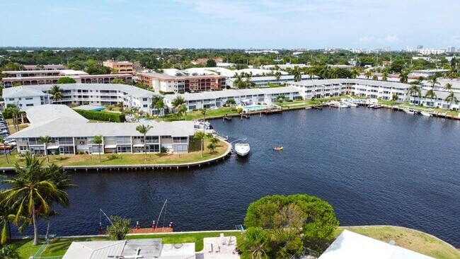 Building Photo - 651 Pine Dr