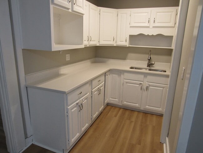 Building Photo - 15 Robillard St