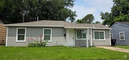 Building Photo - 9406 Chesterfield Dr