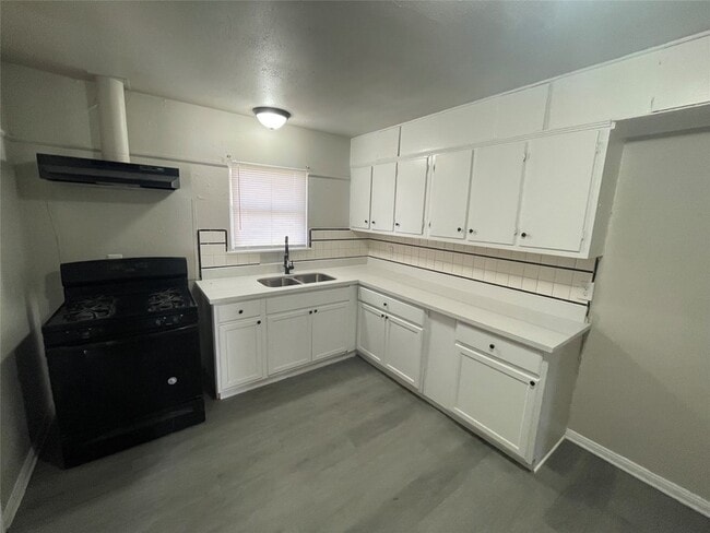 Photo - 6139 Belcrest St House