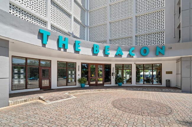 Building Photo - Charming 2-Bedroom, 1-Bathroom Fully Furnished Condo in the Heart of Downtown St. Petersburg