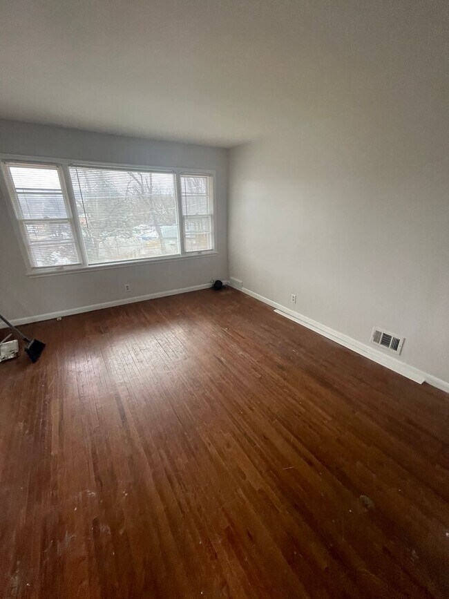 Foto del edificio - 3 Bedroom Duplex With Attached Garage!!