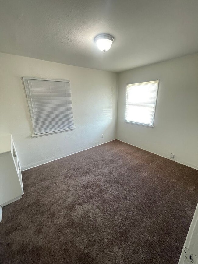 Building Photo - 407 Lincoln Ave