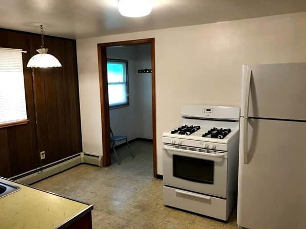 Building Photo - 428 4th Ave