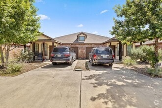 Building Photo - 119 Creekside Villa Dr