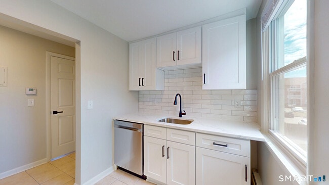 Building Photo - 12 Liberty St