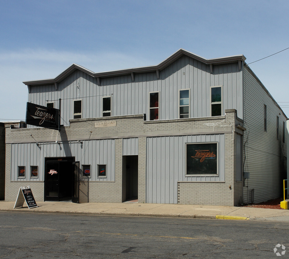 Primary Photo - Garage Bar Apartments