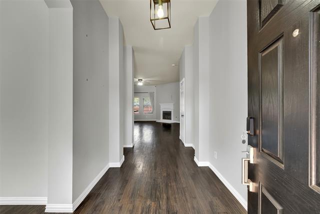 Foto del edificio - 734 Brazos Way