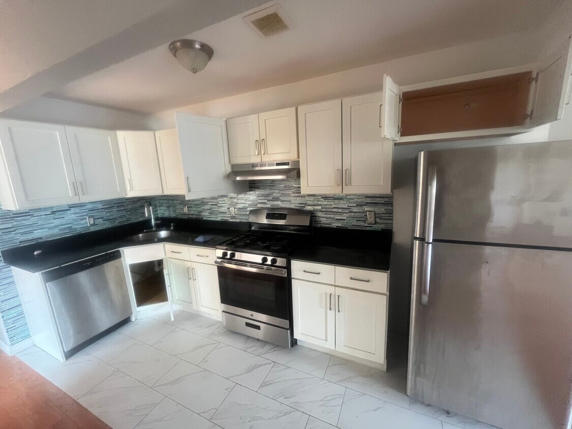 Foto principal - 14738 Springfield Ln