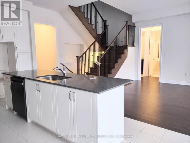 Building Photo - 44 Settlers Rd E