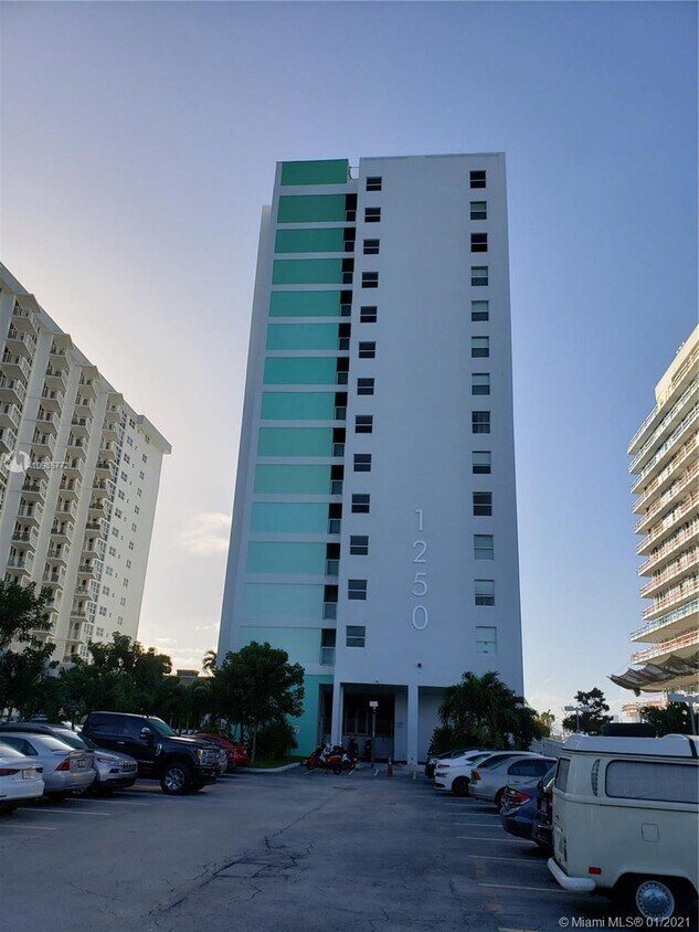 Primary Photo - 1250 West Ave