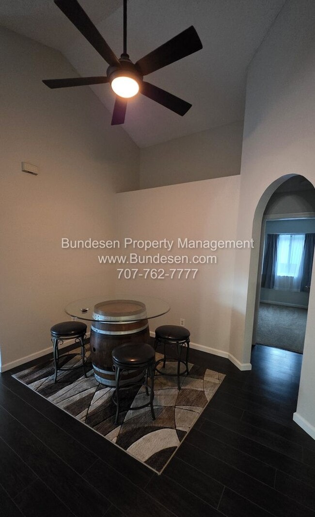 Foto del edificio - Charming and spacious 3 bedroom, 2 bath si...