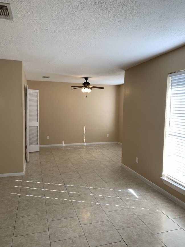 Building Photo - 6923 Fox Knoll Ln