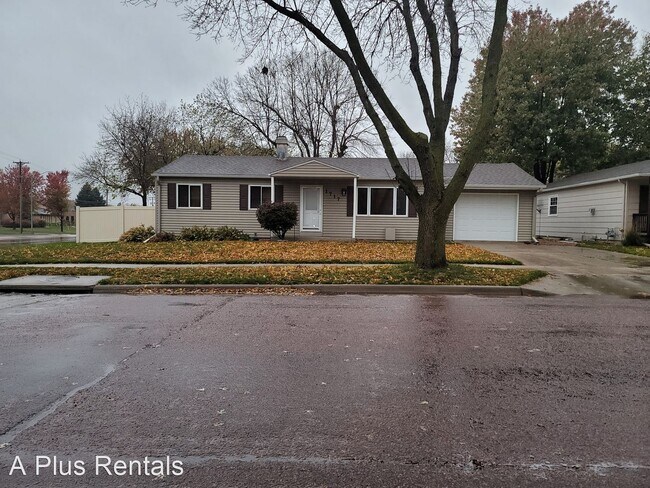 Building Photo - 4 br, 1.5 bath House - 1717 S Grandview Ave