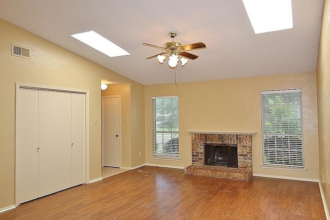 Building Photo - 1406 Butterfield Dr