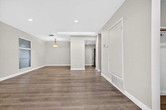 Building Photo - Updated Ground-Floor End Unit with Pool Access & No Stairs in West Roundtree!