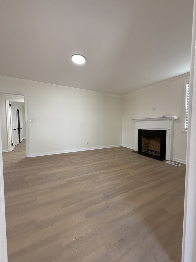 Foto del edificio - 15 Bradley Dr