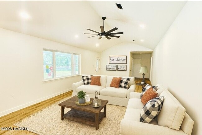 Building Photo - 207 Mitze Dr